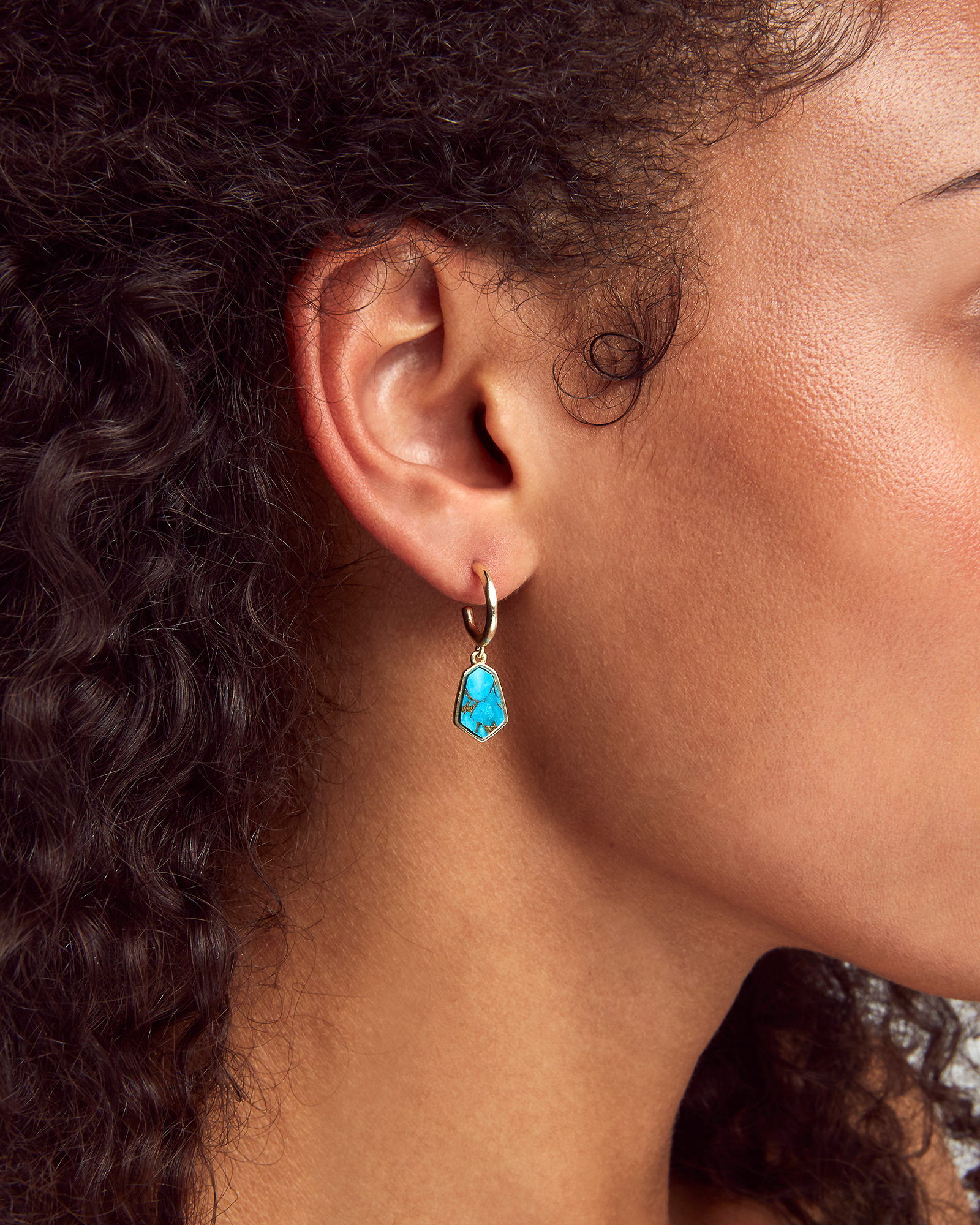 Clove Huggie Earrings Kendra Scott