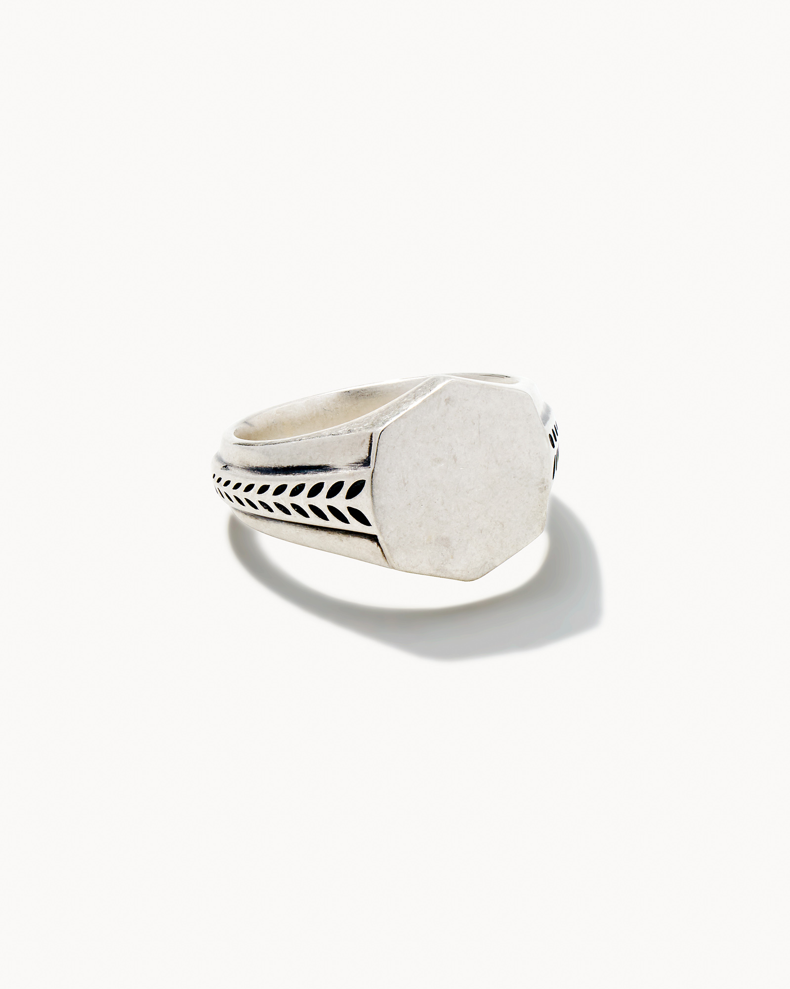 Paine Gillic Spanning vonnis Hicks Signet Ring in Oxidized Sterling Silver